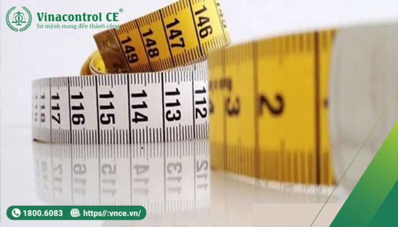 Bảng quy đổi đơn vị đo độ dài từ cm sang m và ngược lại giúp bạn hình dung 100cm bằng bao nhiêu m và các giá trị phổ biến khác.